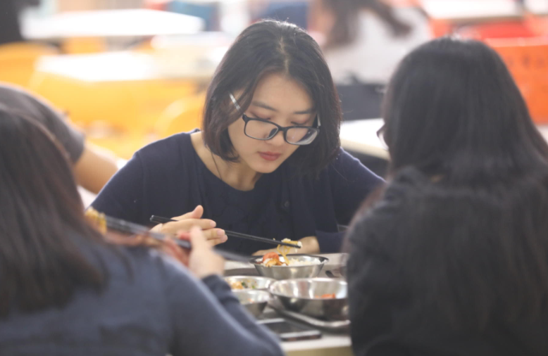 大学生活怎么样（大学生活费1500够吗）