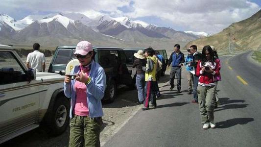 户外露营，“驴友”之间不分男女随意“混帐”，网友：贵圈太乱