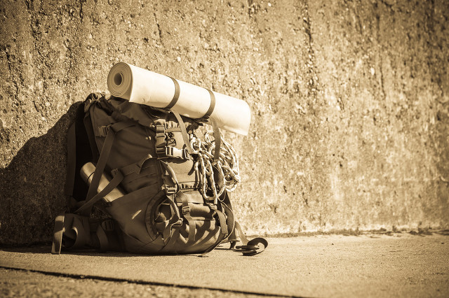 005轻装上阵才能远行 孩子们放下作业，抛掉烦恼，向快乐出发