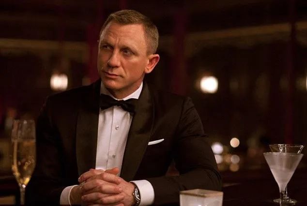 曾同格温尼斯演激情戏如今拿一亿片酬！007克雷格超火