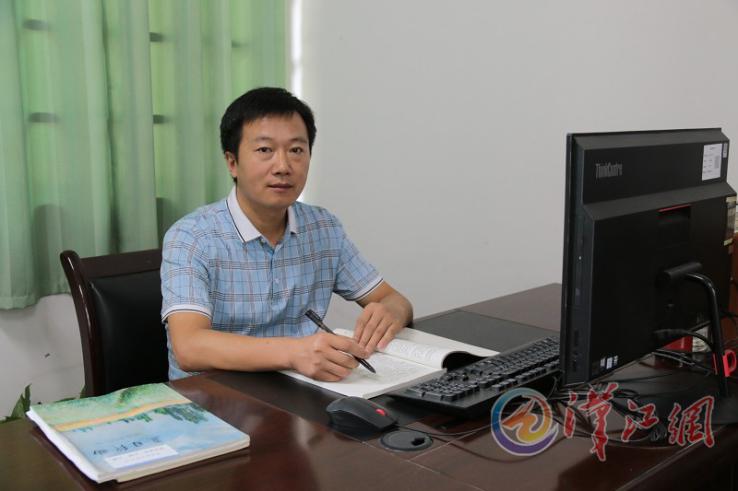 湖北超牛班主任：22人考上清华、北大，摘取湖北省文、理双状元