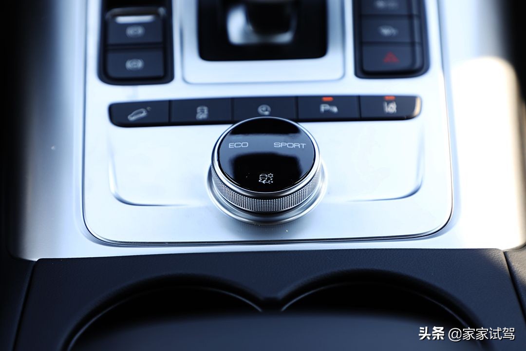 优雅与性能兼备，试驾腾势X 纯电旗舰版