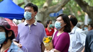 看看华侨孩子分数线就知道了，400分能上北大，这是移民海外原因