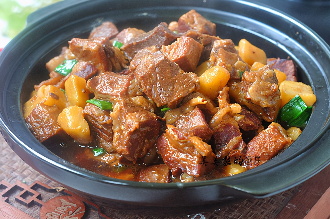 偷学酒店大厨的红烧牛腩,果然牛!3天做了2次,孩子还嫌不够