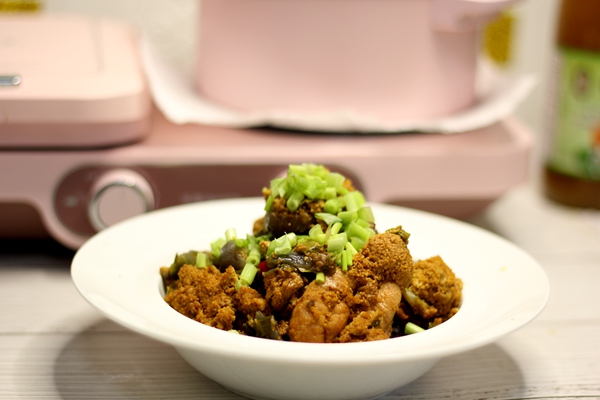 在家做鱼杂不能少了黄豆酱 20块钱1道肉菜 色泽酱红 酱香浓郁