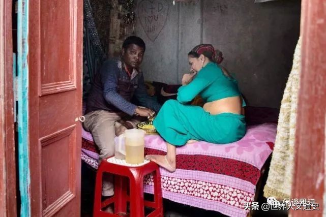 孟加拉国妓女村：每天接待3000人，女孩赎身后，很难走出村子