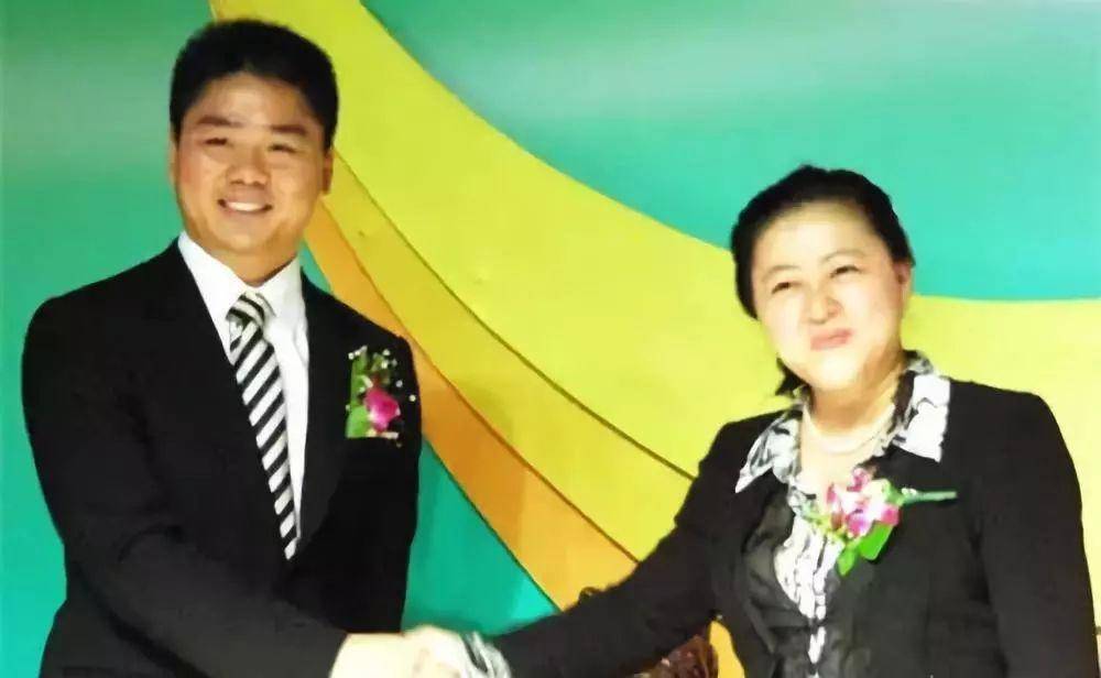 刘强东是高考状元，他用20年创京东帝国的背后，离不开这个女人