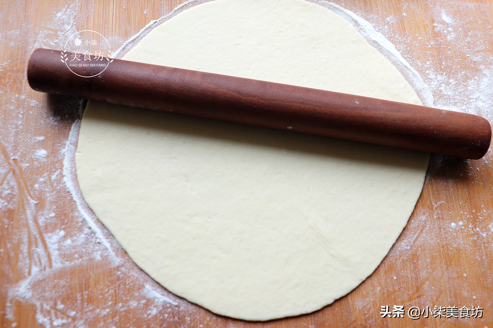 玉米饼这样做太香了，掌握关键2步，个个鼓大泡，出锅瞬间被扫光