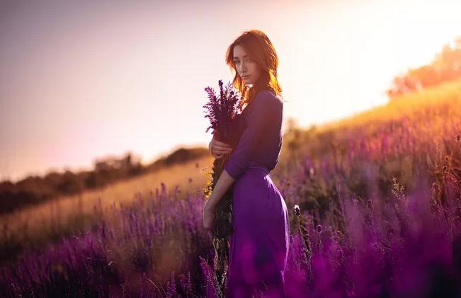 薰衣草中遇浪漫，馥郁香气等爱情