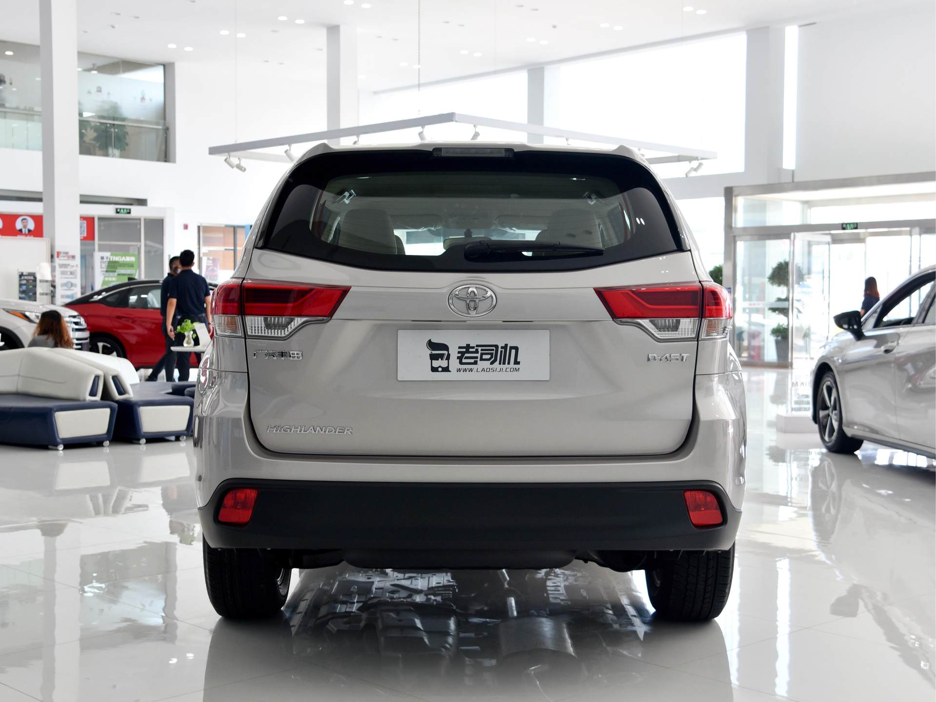 中型suv的日系王者,空间够大油耗也不高,实拍丰田汉兰达