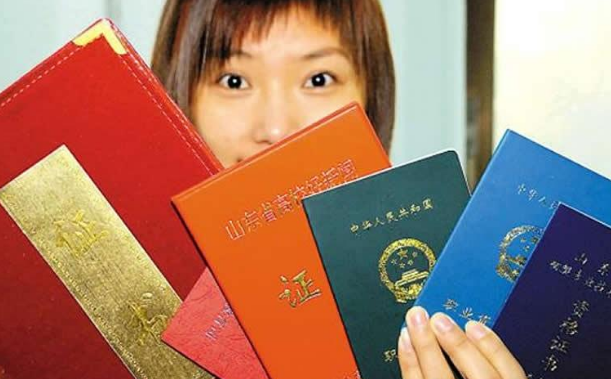 大学生当班干部，什么职位比较“吃香”？不是班长也不是学习委员