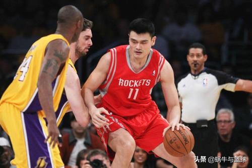 姚明为什么在nba混不下去(姚明在NBA打了8年，巅峰时不输任何内线，为何没有进过一阵？)