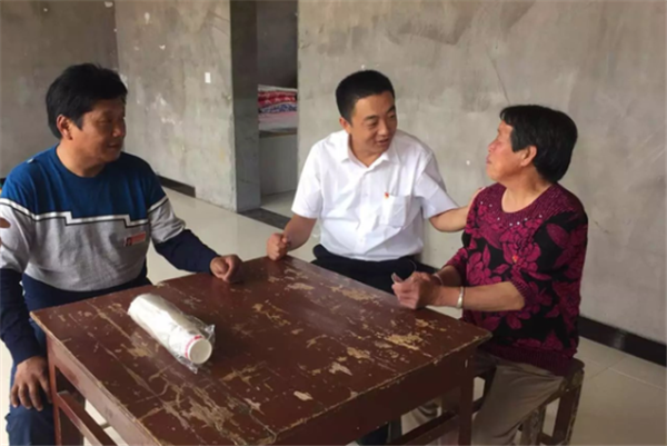 大学生想考“铁饭碗”注意了：基层公务员或涨工资，还多两种补贴