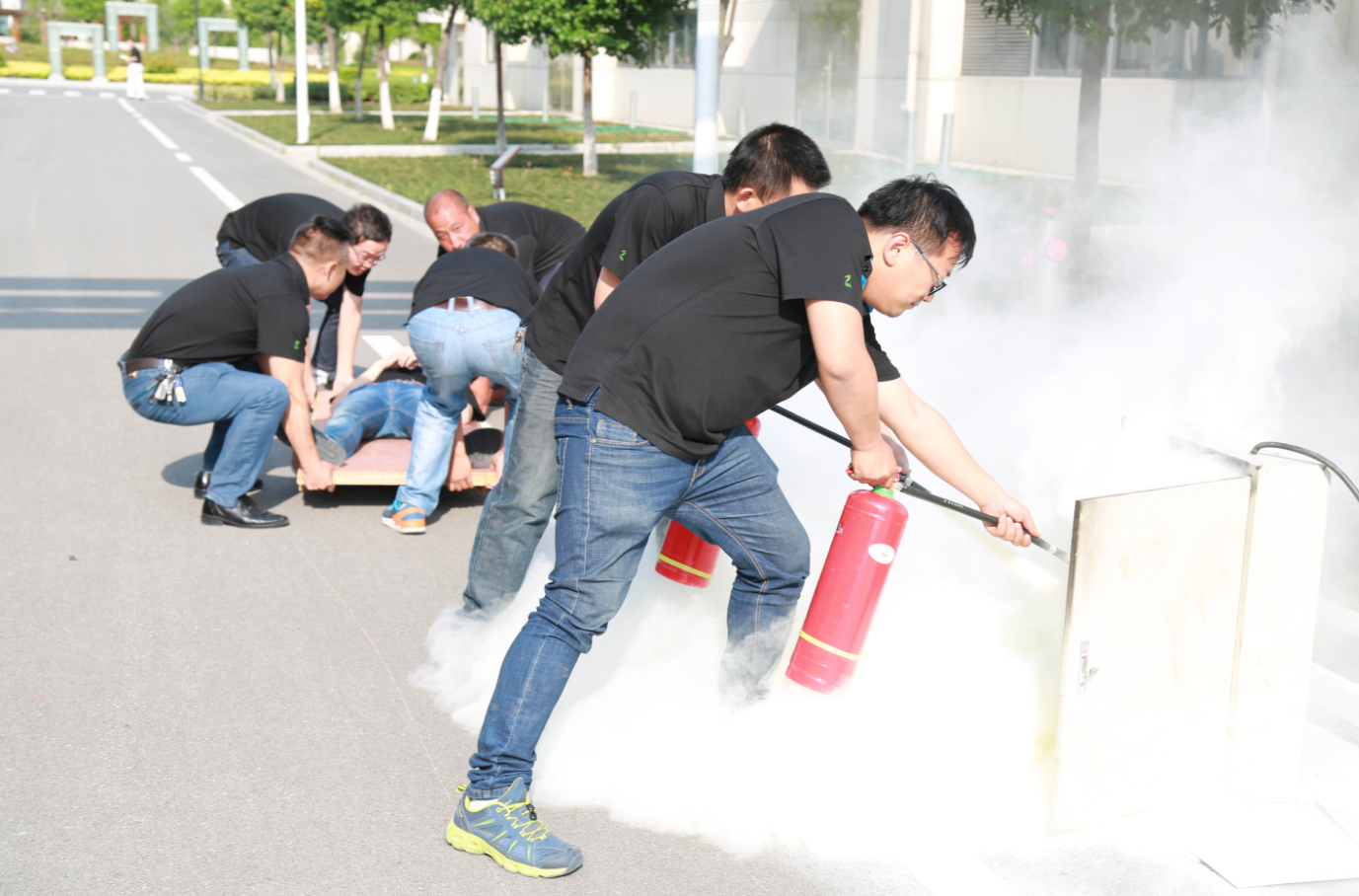 电热水器频发漏电事故，使用时要不要断电？触电身亡该找谁赔偿？