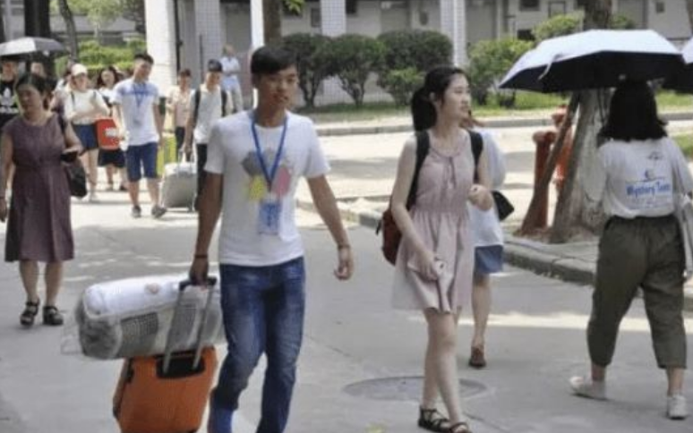 上海有4所臭名昭著的野鸡大学，名字很高大上，毕业证形同废纸