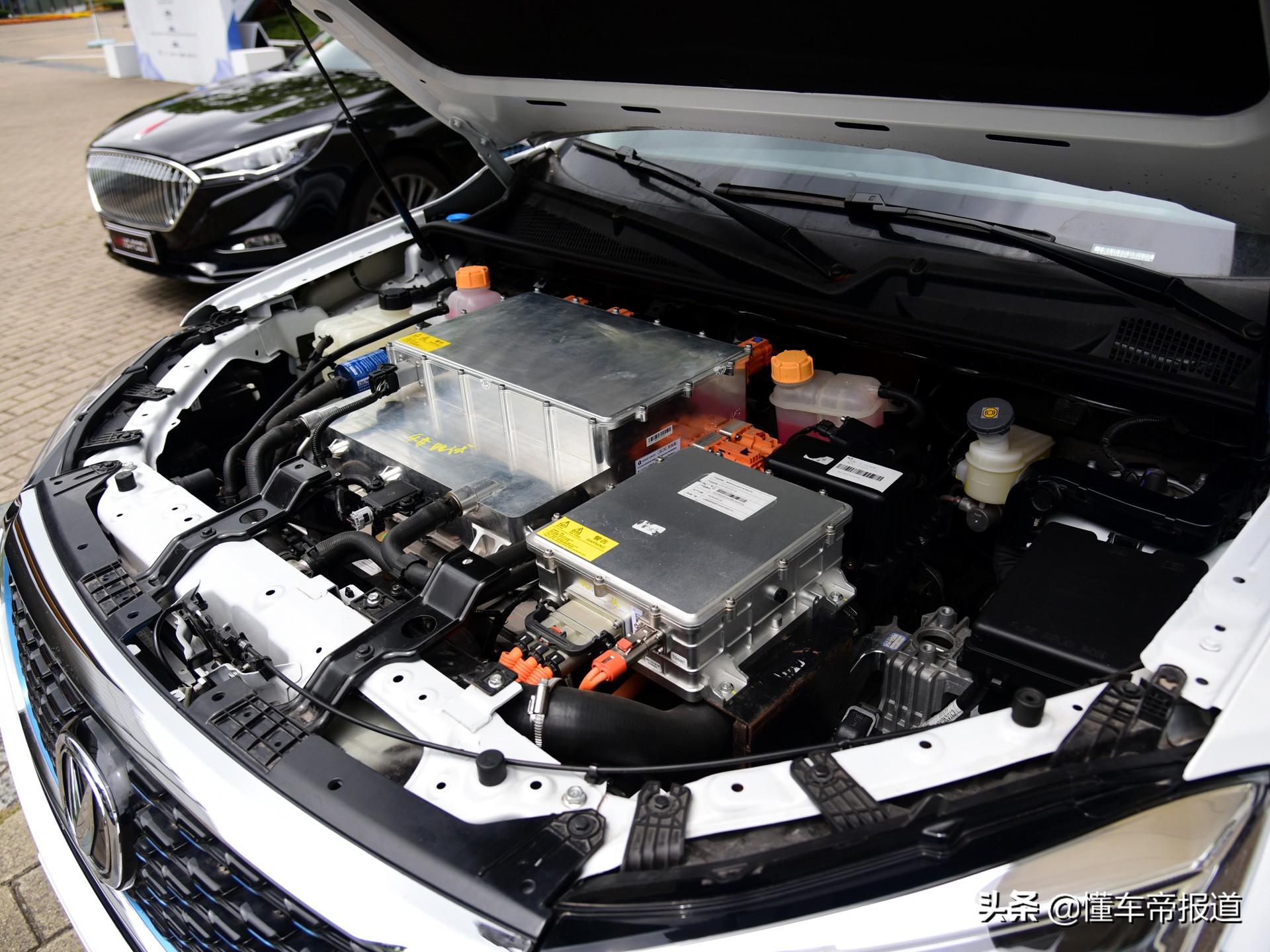 新车 </p><p>　　 续航600公里！长安CS75 FCV氢燃料电池车亮相