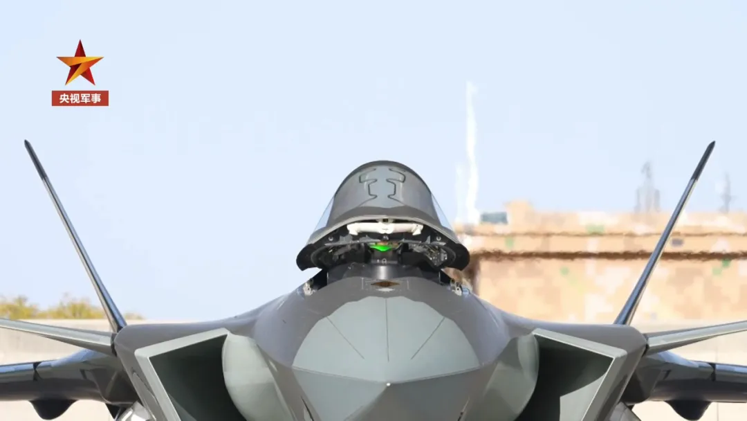 央视曝光！歼-20“一拖四”概念，未来空战中的歼-20将如何作战？