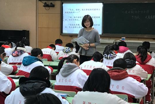 教师工资发生变化，拟将实行薪资新方案，收入差距又被拉大