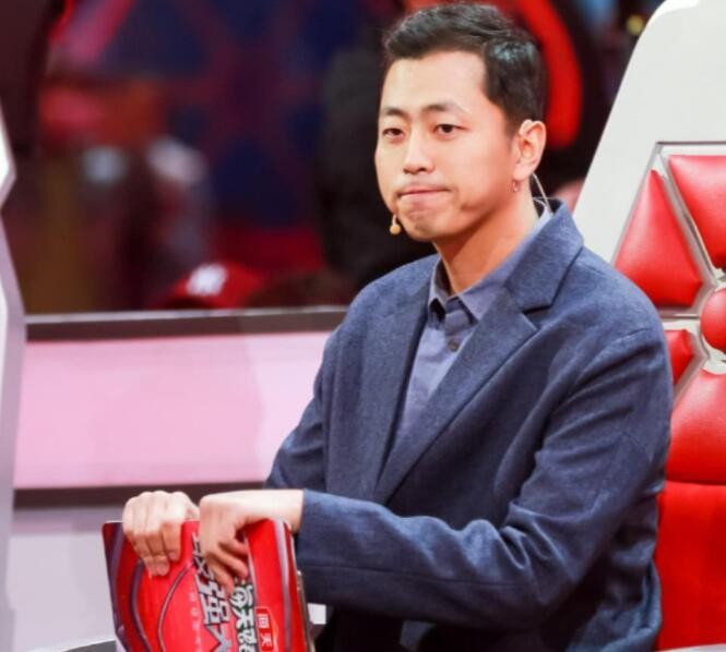 清华毕业生王昱珩，不上班在家中做自由职业，与女儿惬意生活