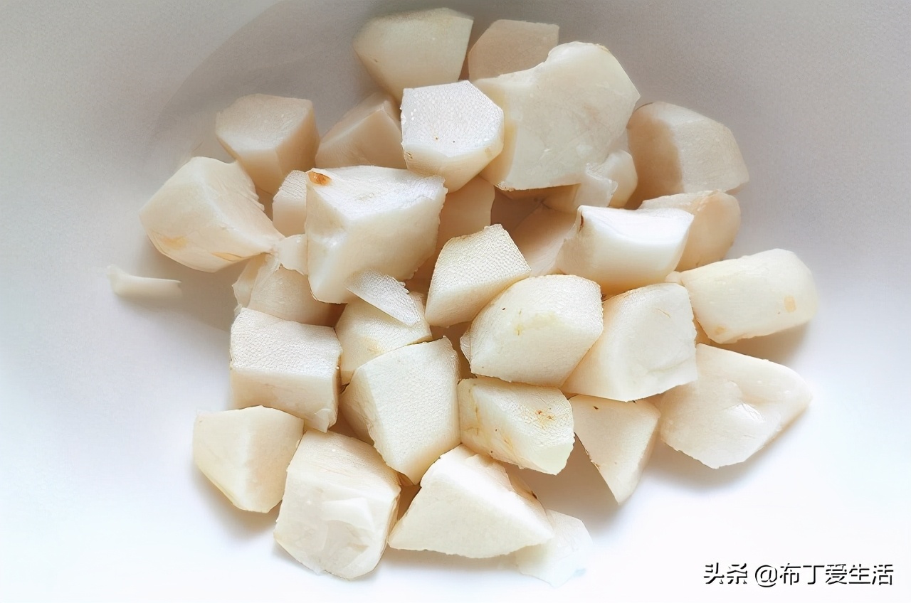 秋冬吃荸荠好处多，巧加4种食材煮一锅，绵稠香甜好喝，补水去燥