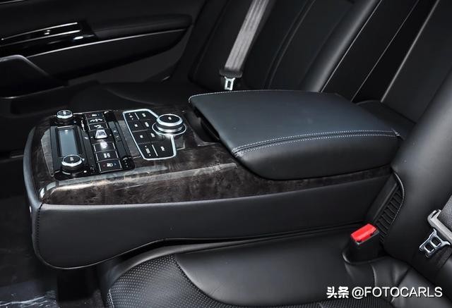售价70万勇气过人，起亚K9 3.8L V6实拍，玩高配置却吃力不讨好