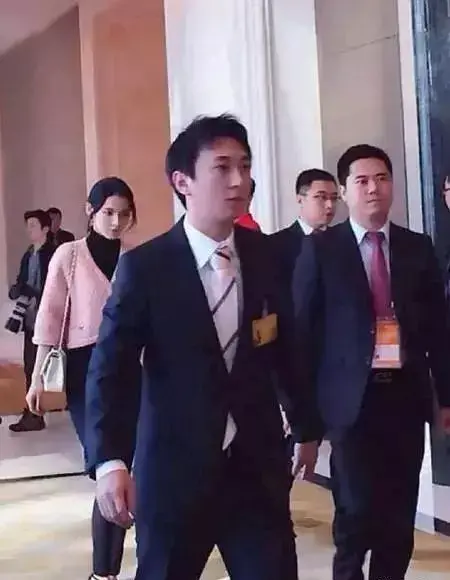 绝了！有过14个女友，却没人骂他渣男