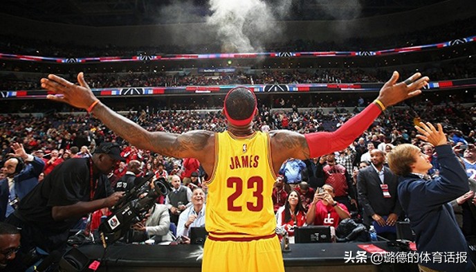 nba巨星为什么要抛镁粉(有点酷！NBA球星赛前特别举动，詹姆斯抛镁粉库里通道三分)