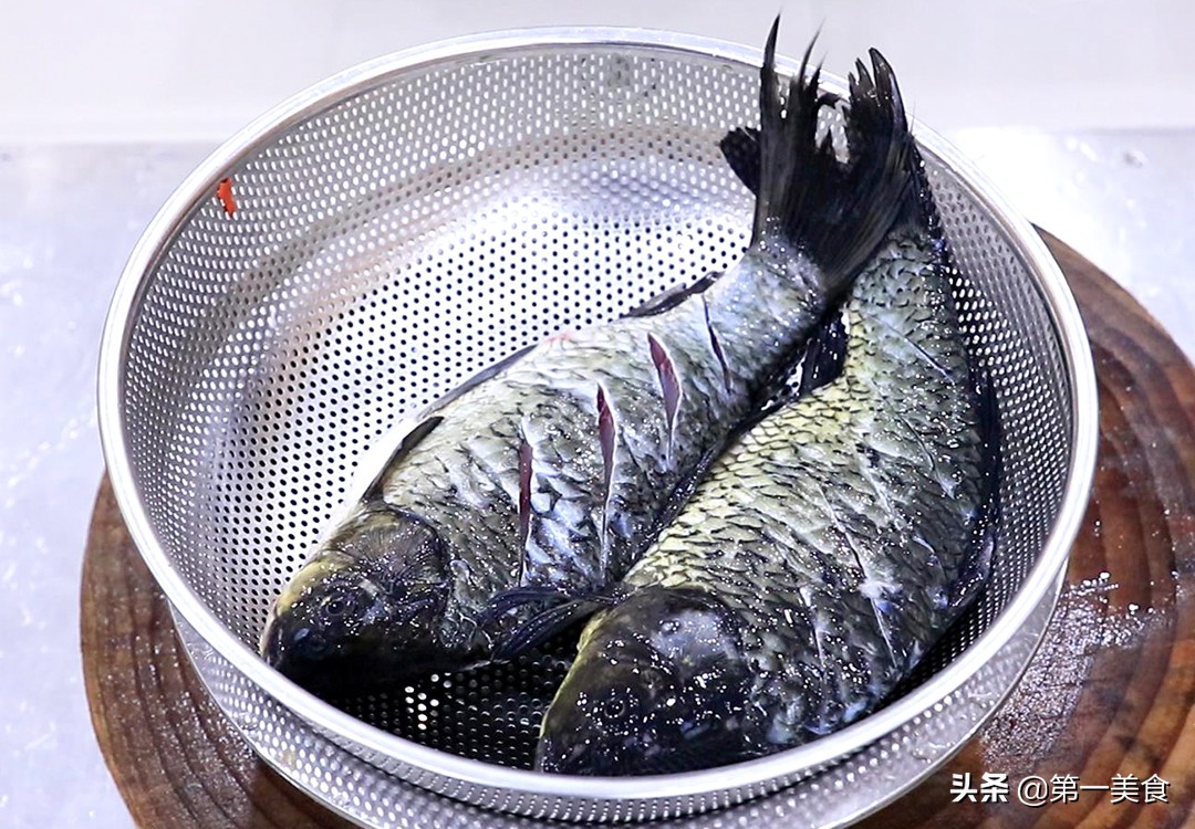 鯽魚燉豆腐,鯽魚燉豆腐的家常做法