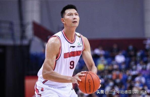 易建联进nba为什么退了(终于明白为什么易建联退出男篮国家队，看完分析，豁然开朗)