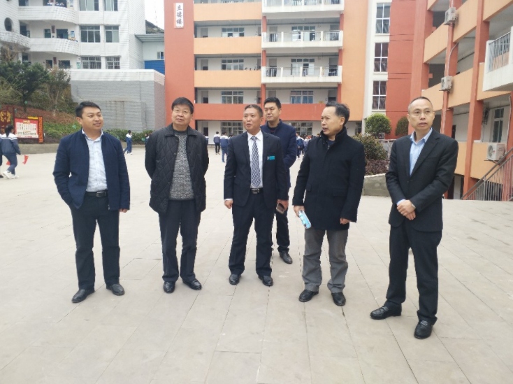 四川这所“县级”高中火了，14人被清北录取，学生很要强