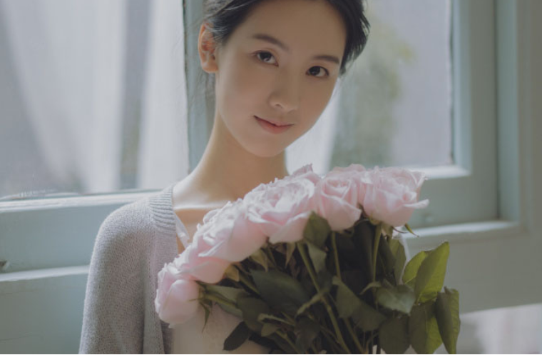 她是高考621分的“理科妹”，在娱乐圈傲视群雄，美貌与才华并存