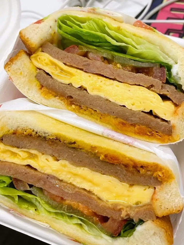 流心咸蛋黄、绵密厚芋泥，深圳这5家三明治料多到包不住