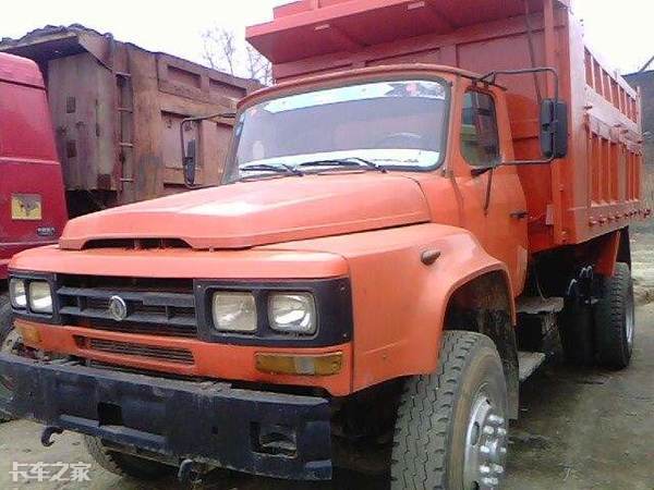 东风eq140洒水车:经时光蹂躏仍然耐用,这位"老人家"令人钦佩