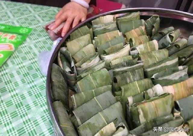 60岁大妈街边卖“它”，成本2元，售价5元，每天只卖200个