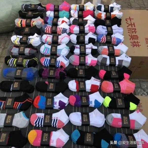 摆地摊卖袜子月入几千元如何做到的?在哪里拿货?本文给你说清