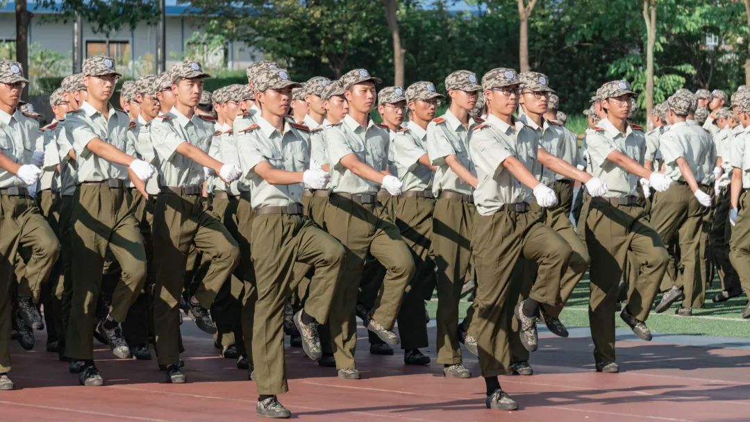 现场直击，快来看看新生军训的飒爽英姿