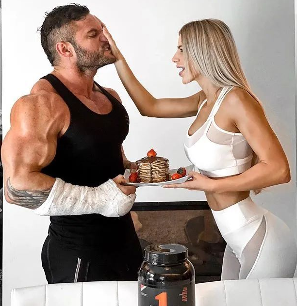 他有公狗腰,她有女友腹,这是什么神仙健身情侣,身材太让人羡慕