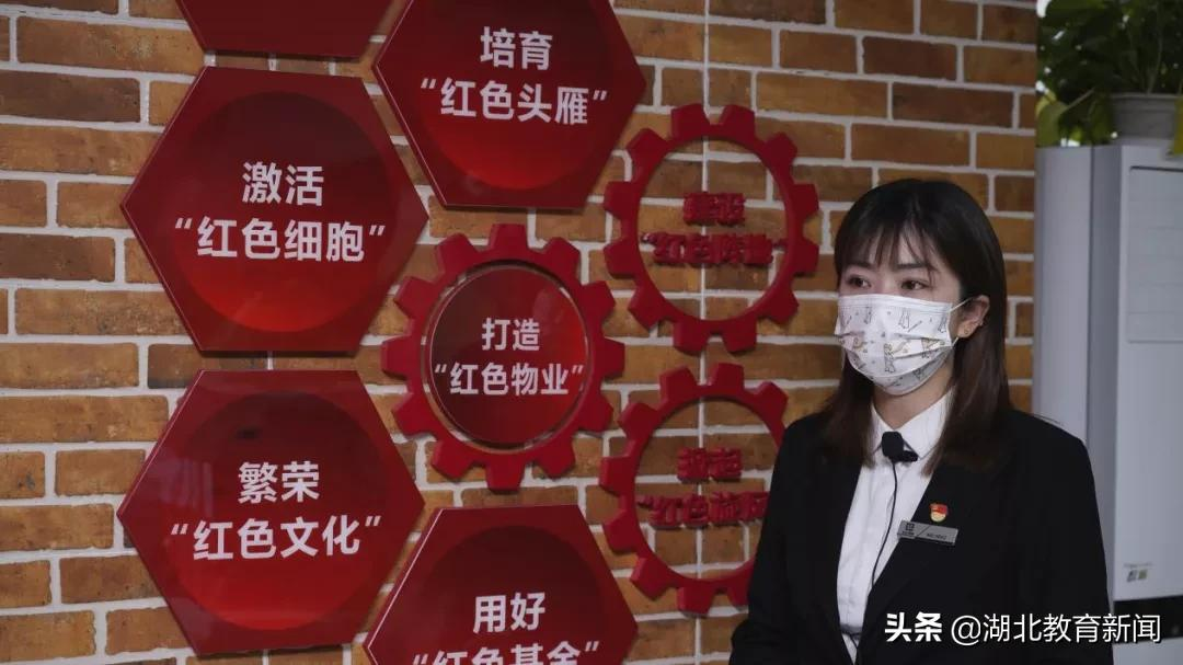 社区书记桂小妹泪洒思政课堂，与青年学子共话抗疫精神与青年担当