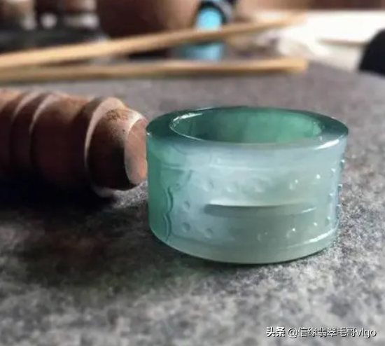 男人送翡翠代表什么意思（送男朋友翡翠吊坠送什么好）