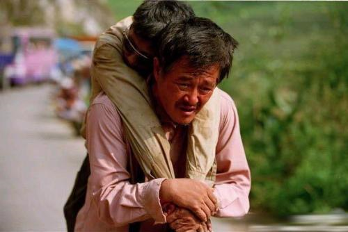 赵本山范伟18年后重回《刘老根》：相逢一抱泯恩仇