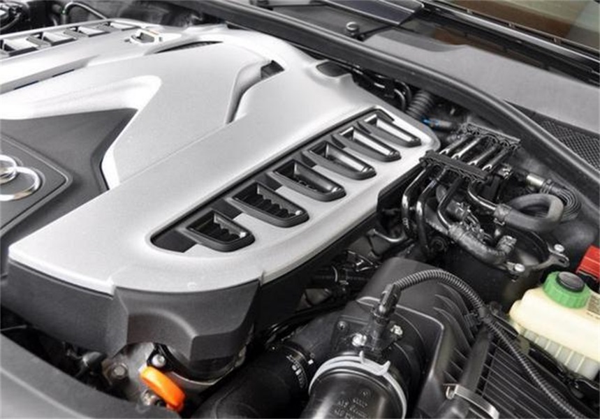 到店实拍奥迪Q7 V12柴油版，257万高等价位，扬言能拖动一架飞机