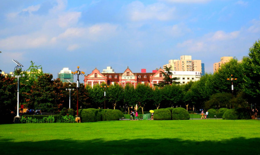 2021年上海高校排名有波动，上交大成榜首，复旦校友表示“不服”