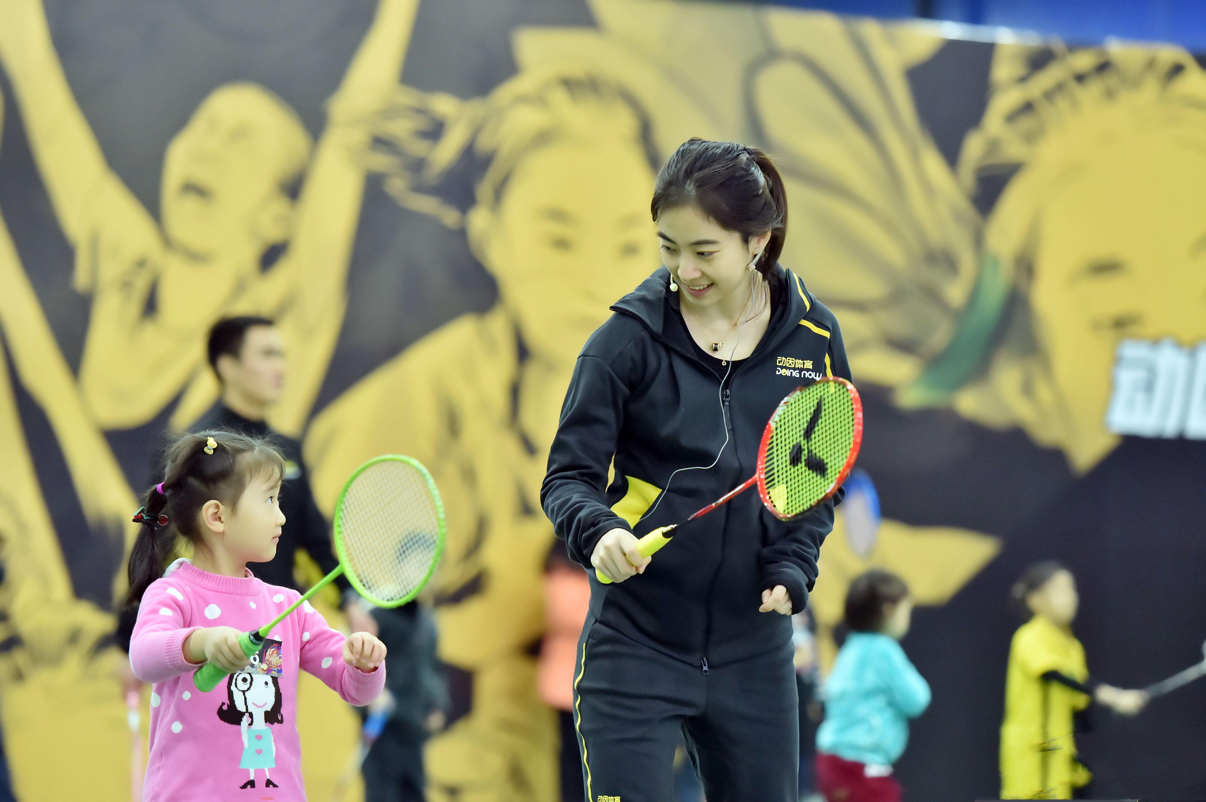 谌龙老婆(羽坛老将谌龙与妻子同框!女方颜值神似王祖贤,曾是单打冠军)