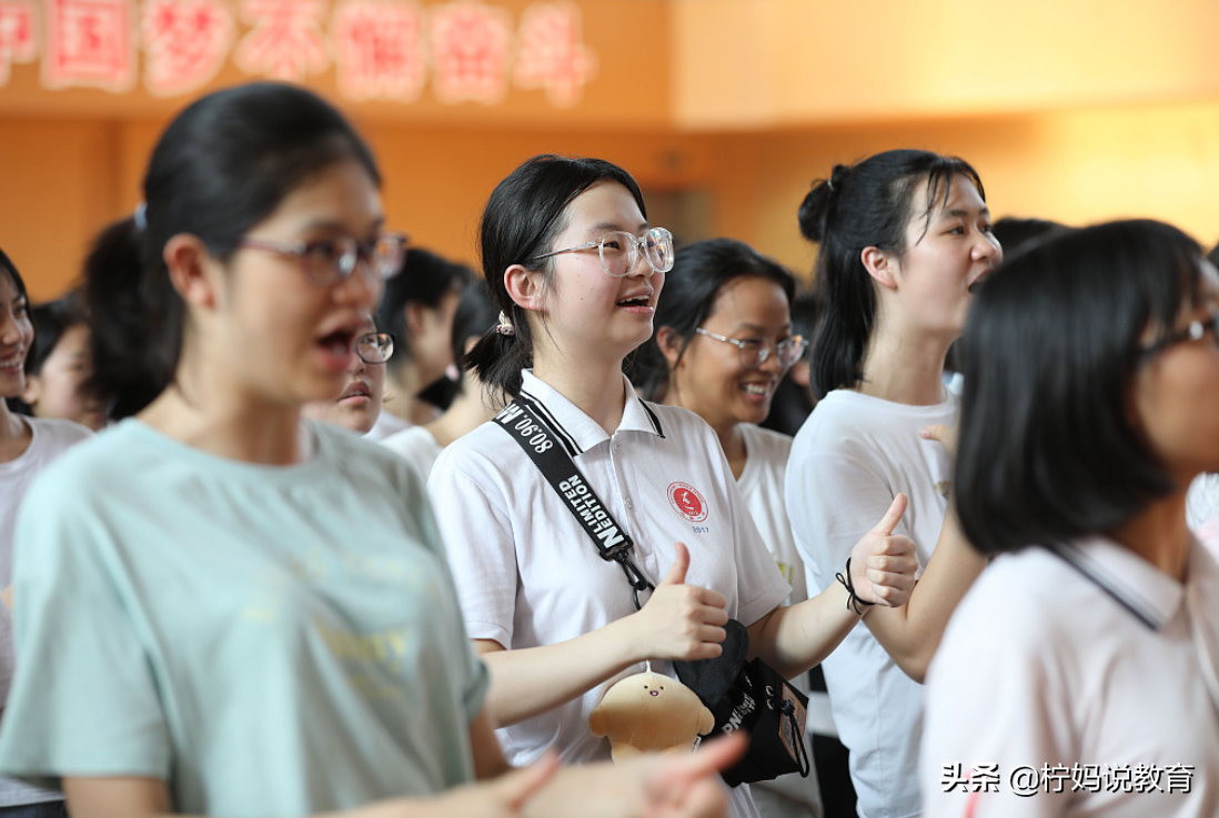 高考重庆考生事件（他复读12年高考13次）