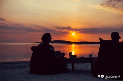 男生不理你还要主动吗？男生对你没意思的暗示