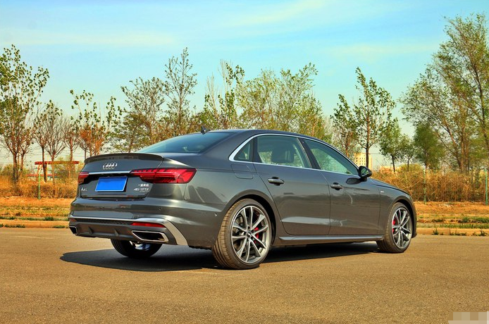 奔驰c200和奥迪a4l哪个好(开完奥迪a4l) - 四帝国车市