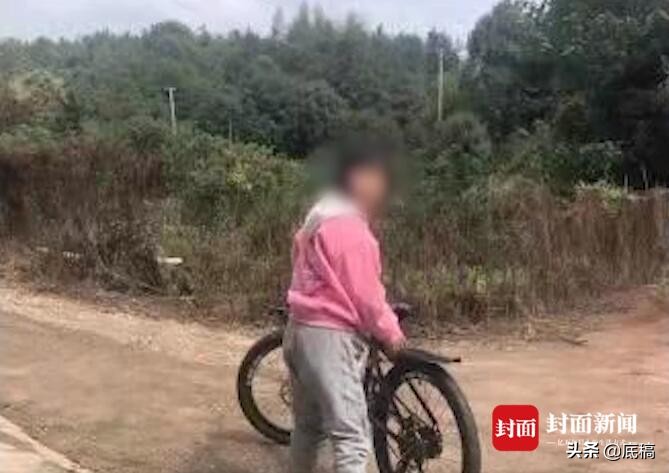 长沙8岁女童在树林中遇害：遗体和遗物不在一起，目击者称女孩曾与陌生男子交谈，系家中幼女独自骑车外出