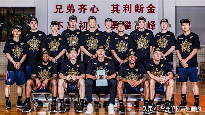 廣東男模隊出擊！9冠王拍攝總冠軍寫真，6大功勳英俊瀟灑各有千秋