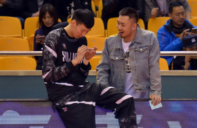 周琦为什么会落选nba(从易建联接班人到中国男篮罪人 是谁制造了周琦的悲惨人生？)