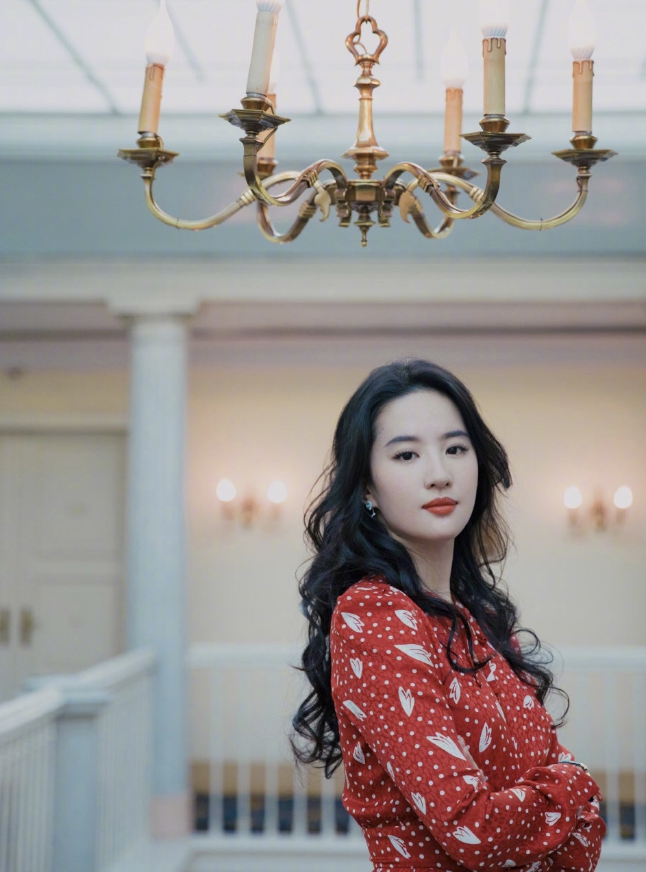 女生脸上若有这3个特征，就是大众脸，不妨自测一下自己的吧